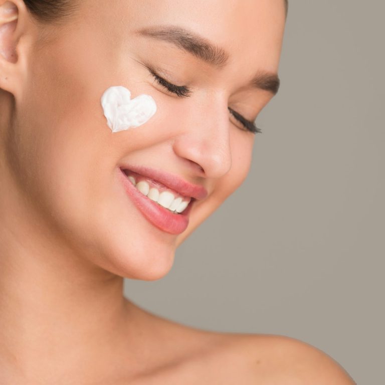 anti wrinkle cream woman with cream in heart shape aesthetic medical spa treatment McLean VA En Santé Med