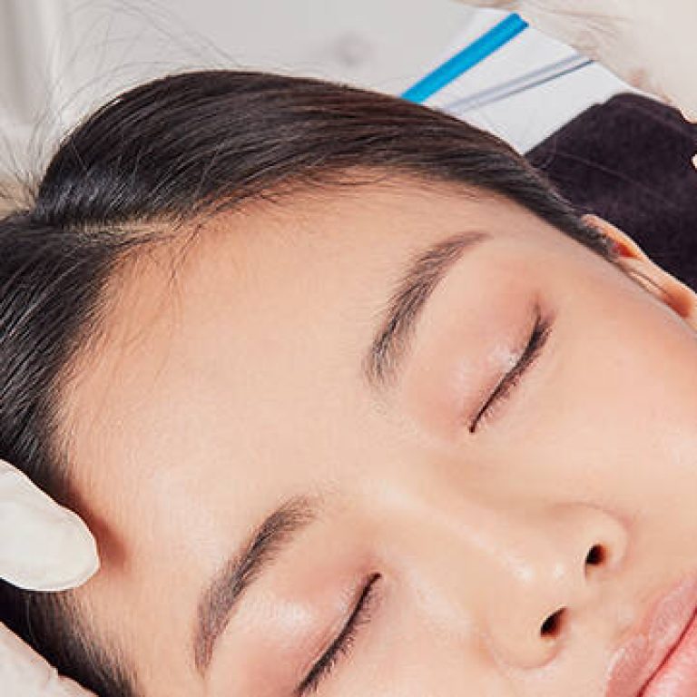 hydrafacial vs microdermabrasion1 570x361 1 aesthetic medical spa treatment McLean VA En Santé Med